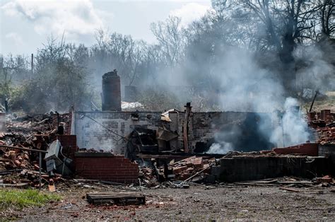 House burning down - Closer to 7 a.m. ET, more than 19,500 Verizon users and over 850 T-Mobile users reported outages. As of 7:29 a.m. ET, over 60,000 AT&T customers were reporting …